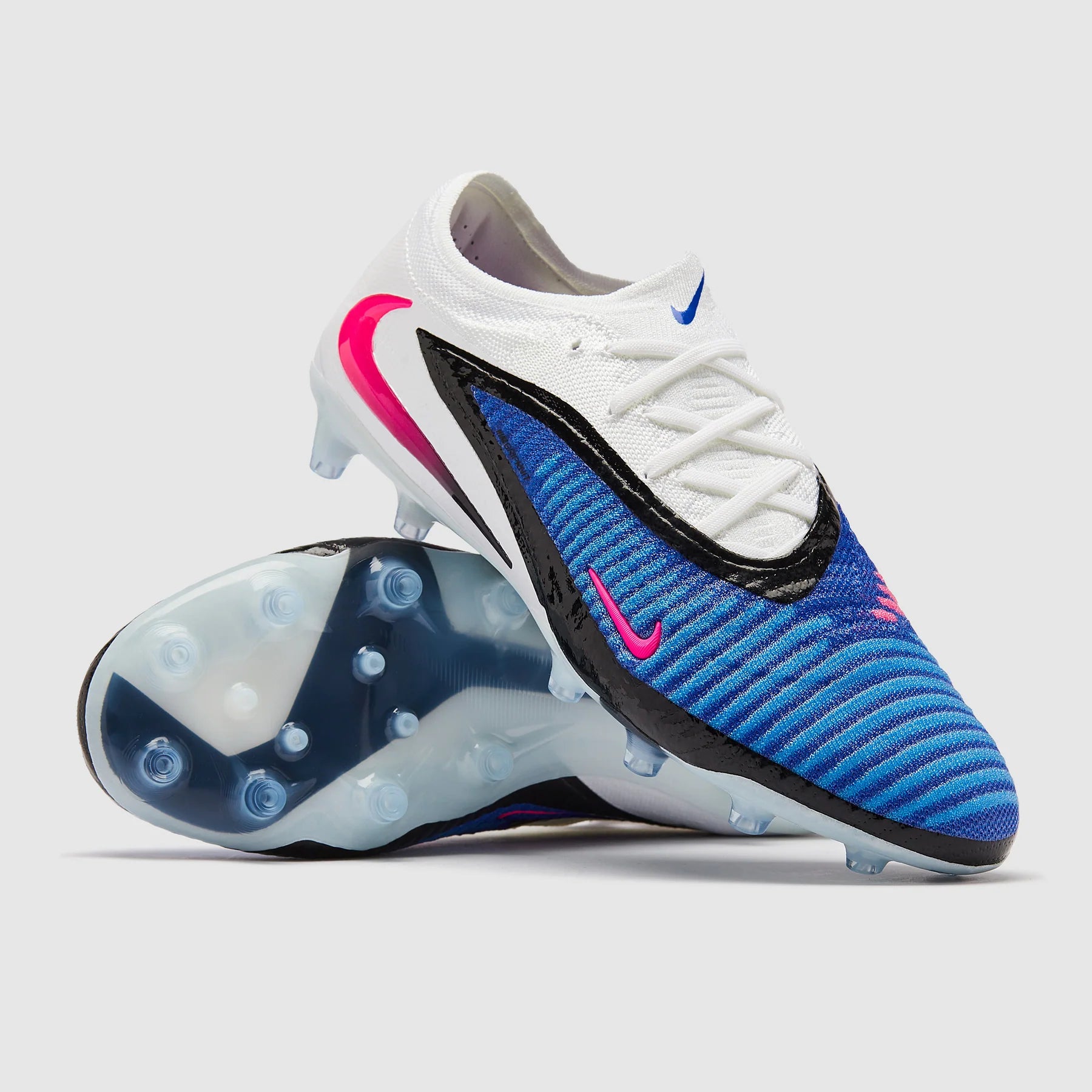 Phantom 6 Elite Low Cut AG-Pro " Attack " Pack