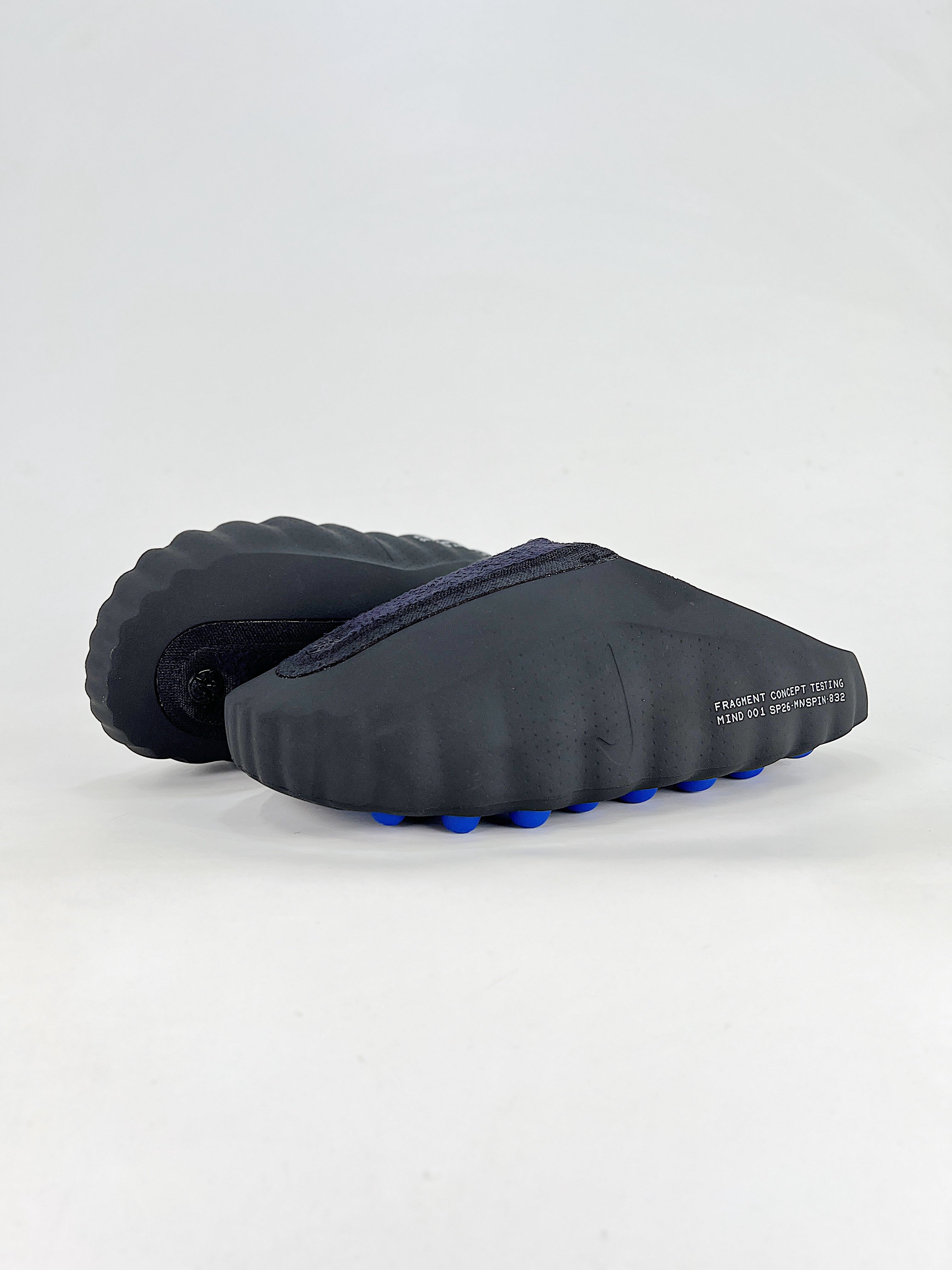 Sneakers Mind 001 - Slide x Fragment Noire