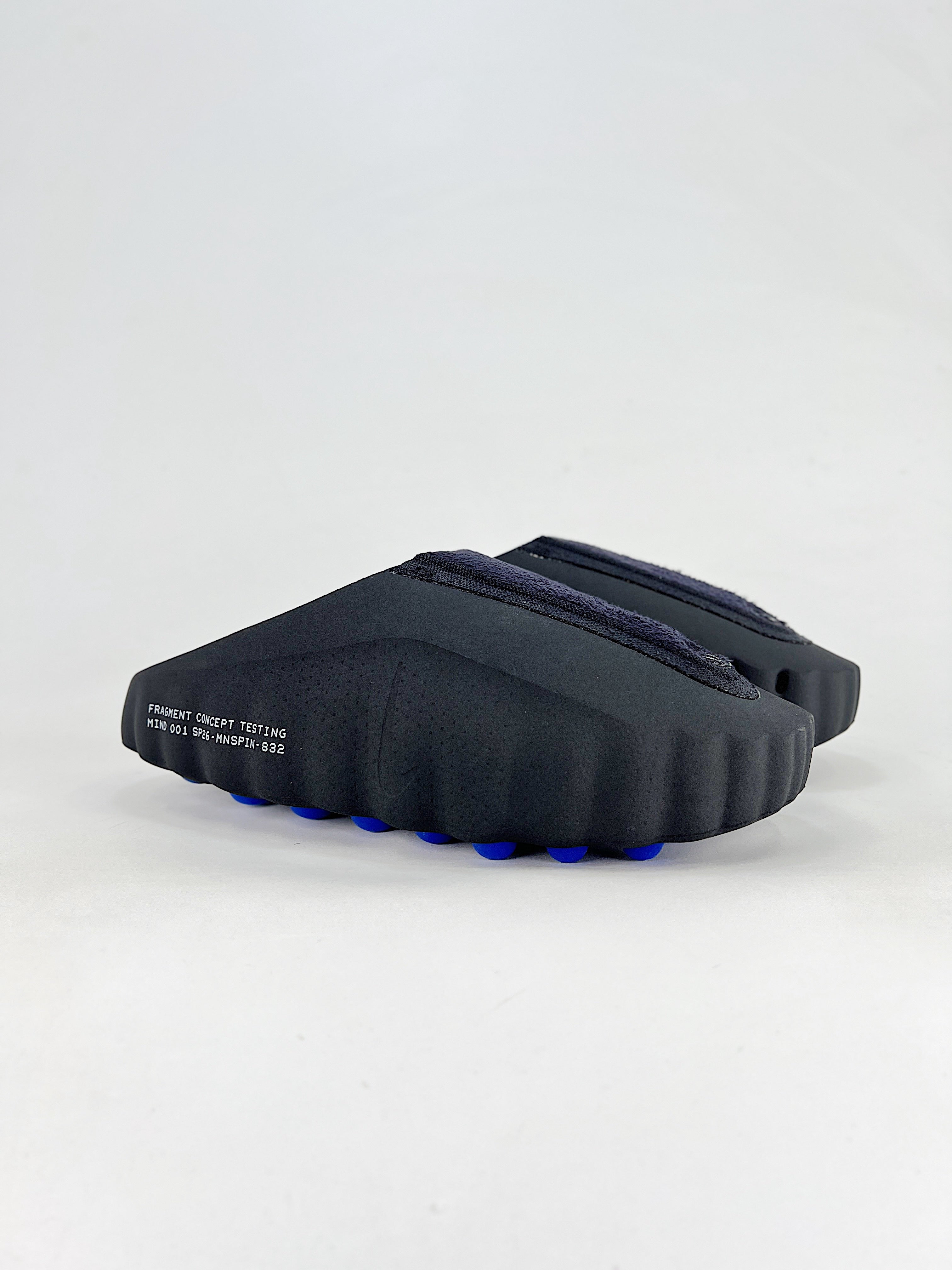 Sneakers Mind 001 - Slide x Fragment Noire