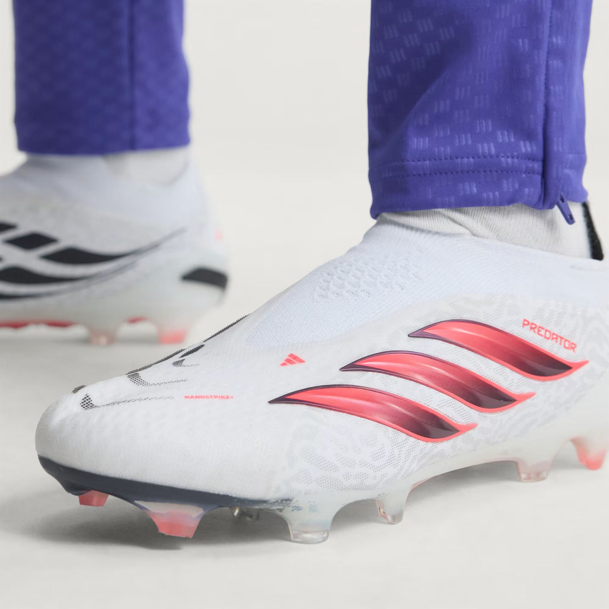 Predator Tongue " Chaos vs Control " Pack FG Laceless