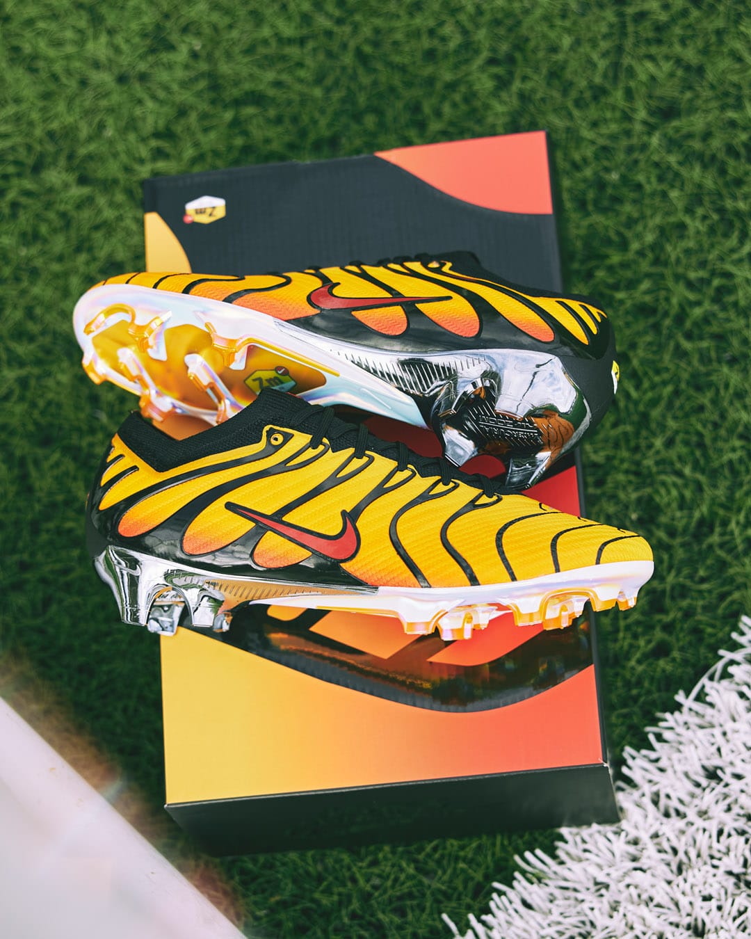 Mercurial Vapor 15 Elite FG X Air Max Plus Tn - Sunset Orange